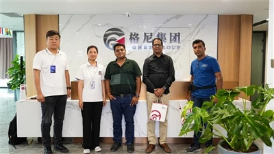 Clientes indianos visitam a empresa para assinar pedidos de folha de titânio Gr5